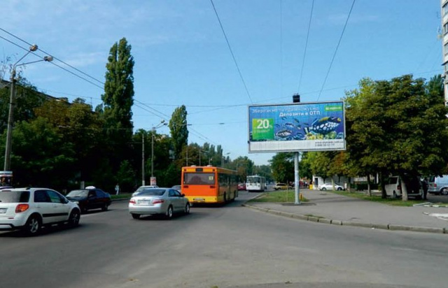 Призма 6x3,  №9 ул.Космонавтов - ул.Малиновского, АБ "УкрГазбанк" супермаркет обжора